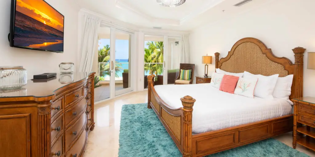 Sea Breeze Condo 3 primary suite, Seven Mile Beach